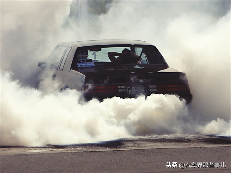 當排氣管冒出白煙 藍煙 黑煙時 代表汽車出現故障了嗎 汽車界那些事兒 Mdeditor