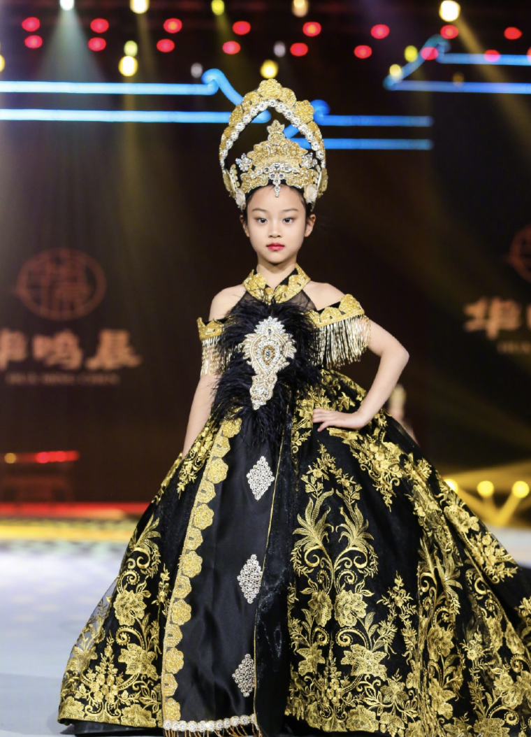 10位星二代小公主走秀，個個都是精緻萌娃，顏值氣場比父母還能打