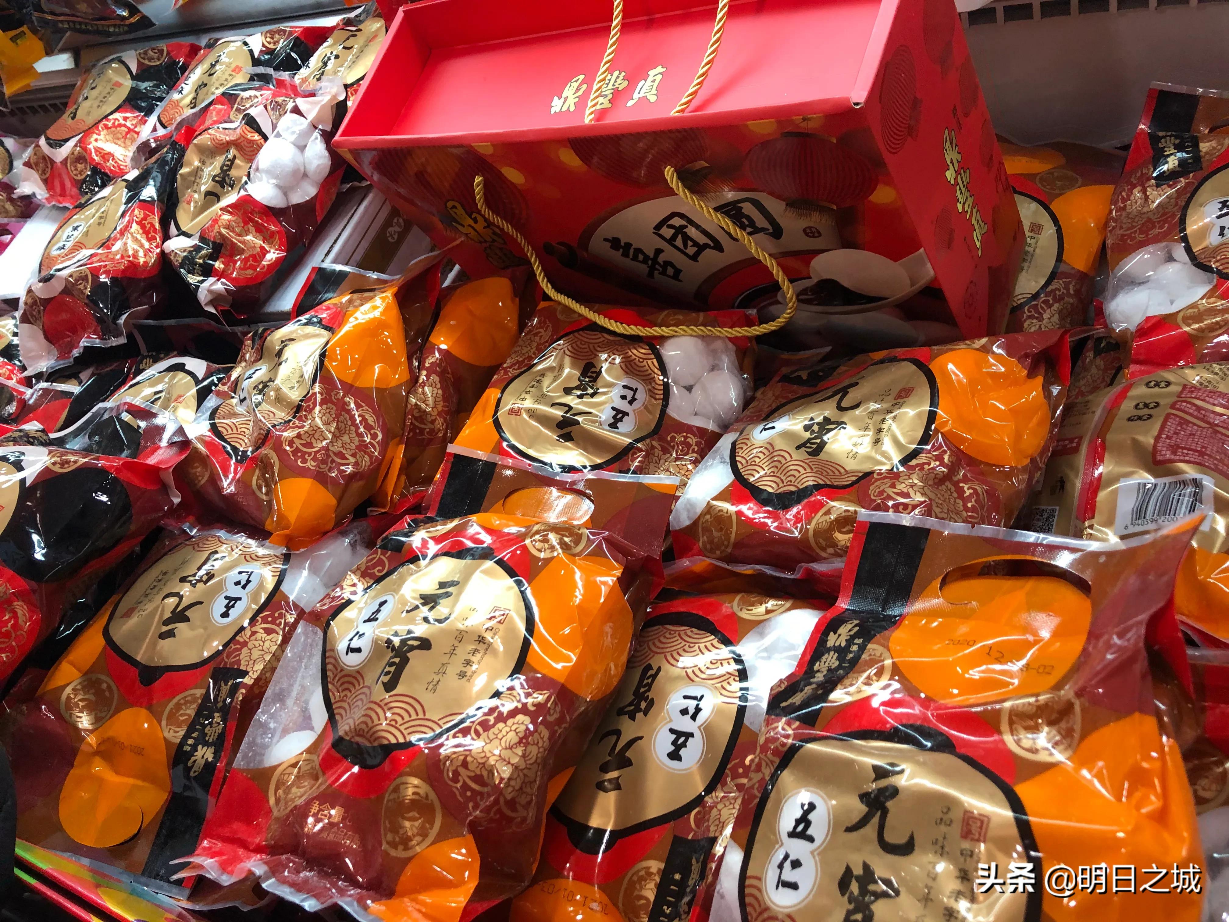 Eve of festival of lanterns, this supermarket stuffed dumplings masse of glutinous rice flour served in soup sells Changchun mad! 