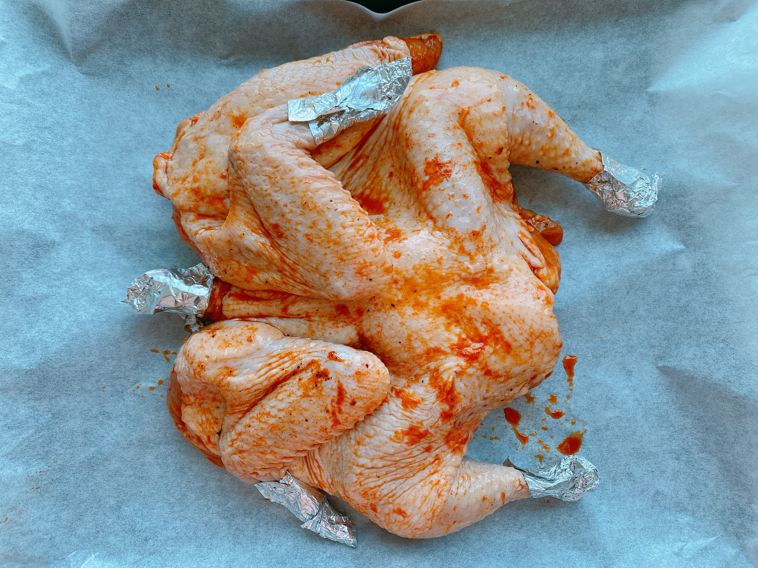 最简单的烤鸡，家里有烤箱的要试试，1个重点，皮酥肉嫩还爆汁