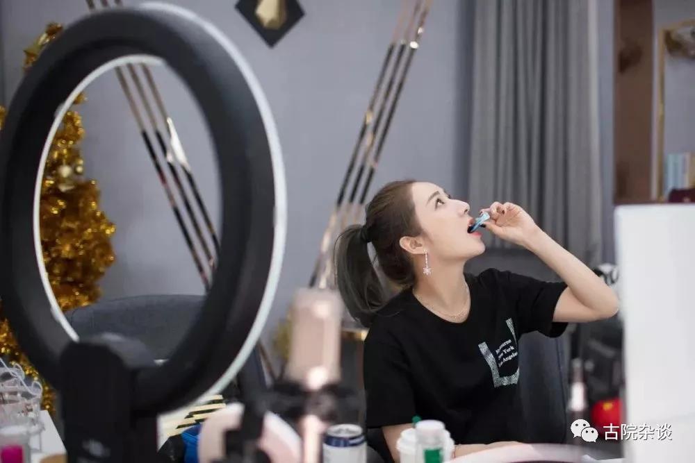 36岁薇娅突然停播住院手术：那些不要命的成年人