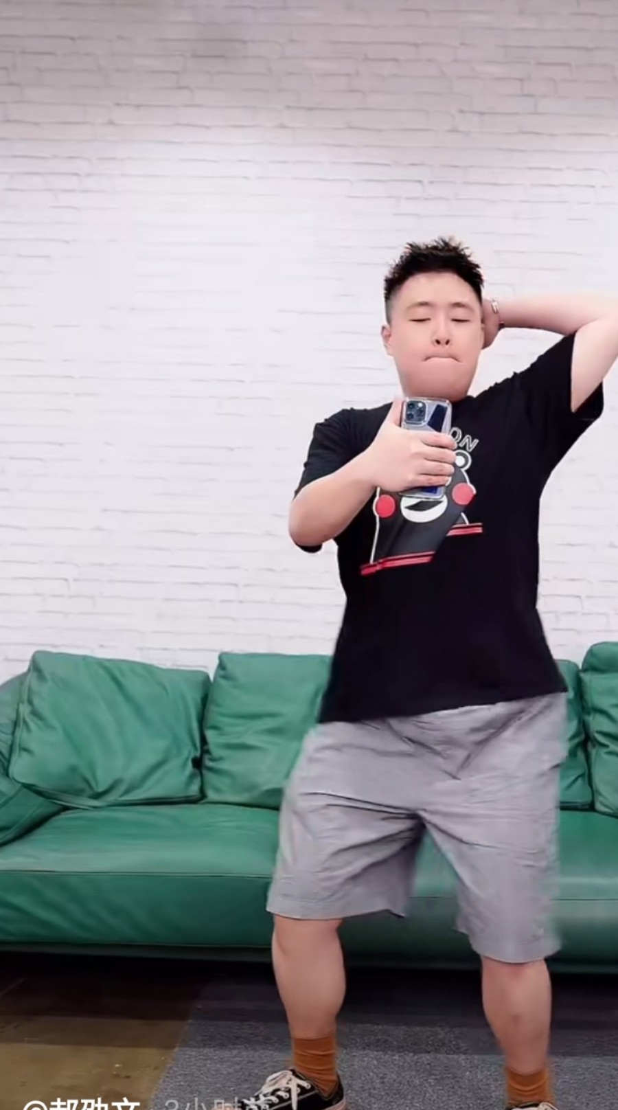 释小龙郝邵文时隔多年再合作，现状差太大，后者复出演配角