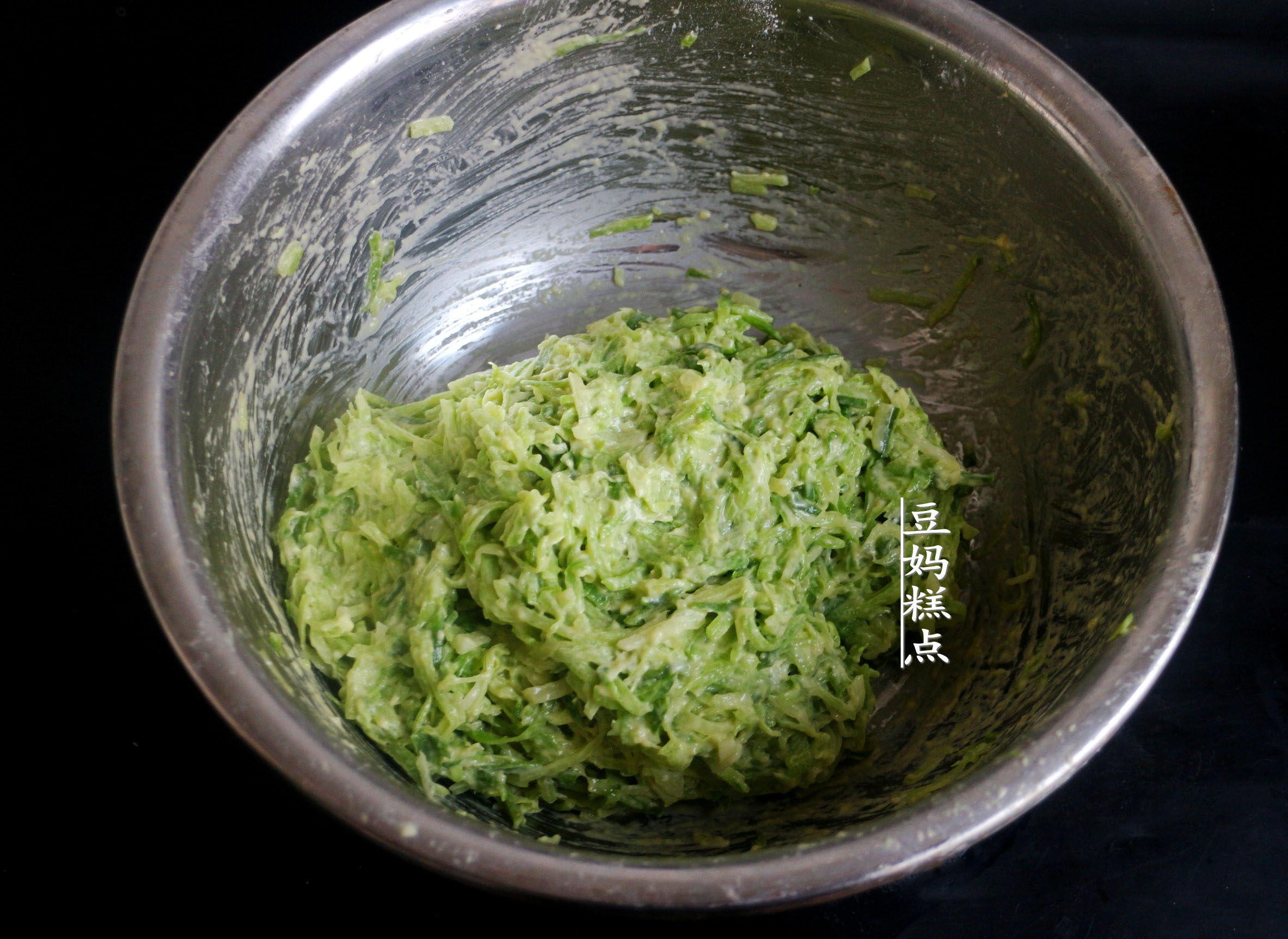 快立冬了，炸蘿蔔丸子，掌握3個小技巧，丸子香氣十足特好吃