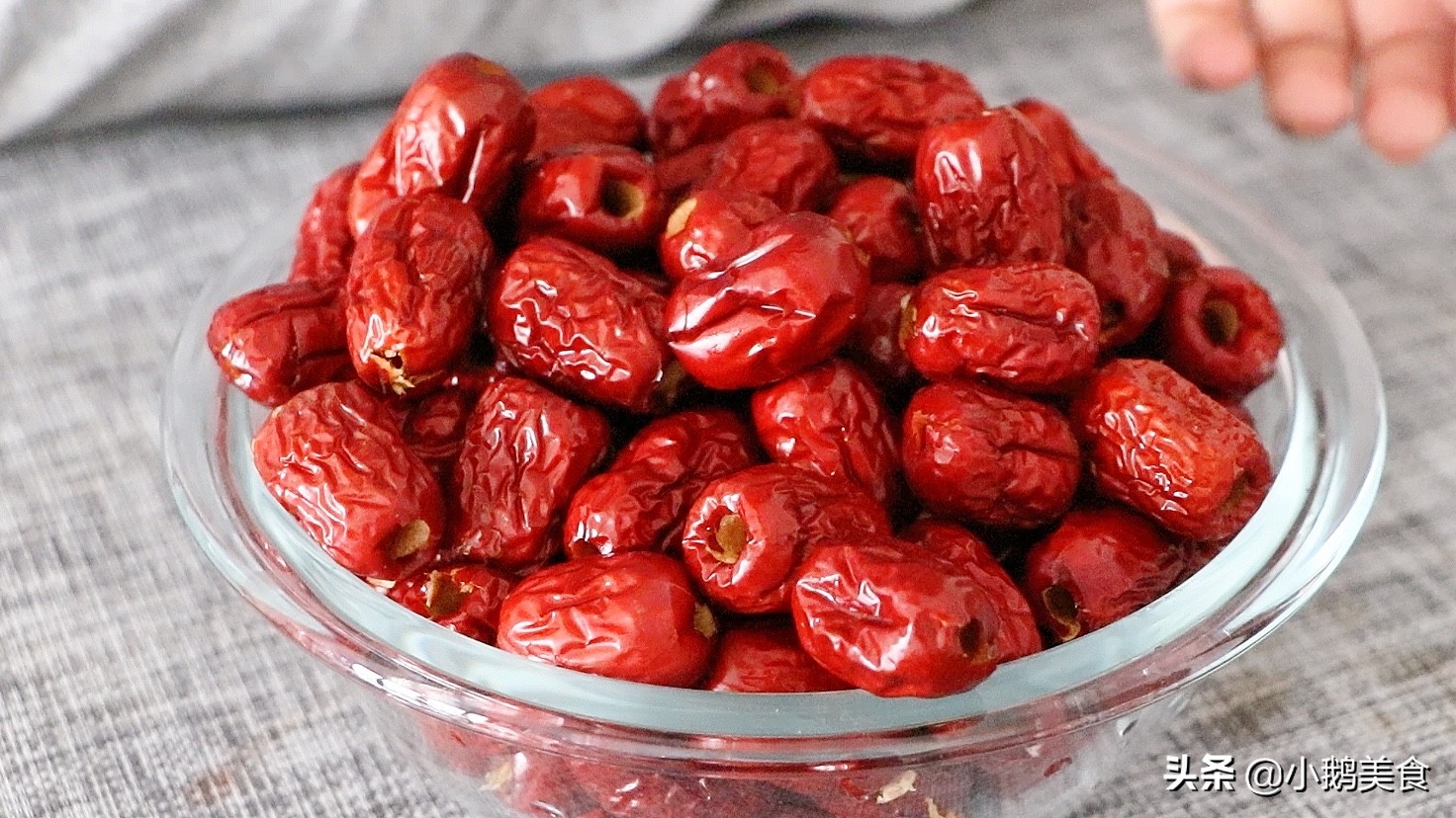 广式早点红枣糕，一拌一蒸2步搞定，冰凉香甜Q弹，夏天最爱它