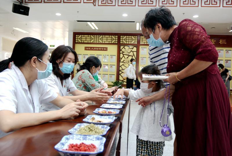 中医抗疫有何妙招？北中医深圳医院举行纪念“世界传统医药日”游园活动