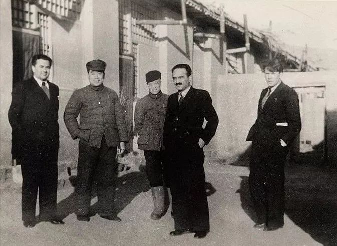 毛泽东的智慧和骨气：35个辣椒“灌醉”米高扬，到苏联不吃死鱼