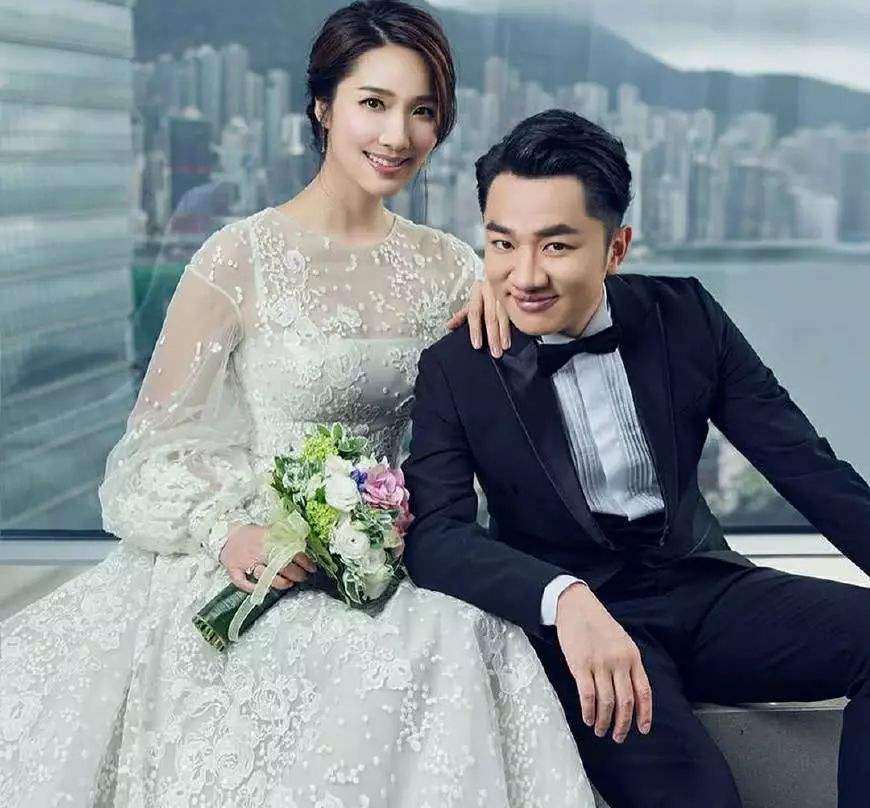 40岁王祖蓝二胎得女，三个女人一台戏，网友：矮个子男人疼老婆