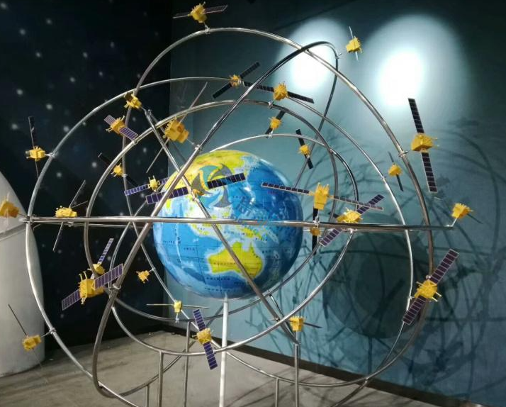 手機被芯片卡脖子，為什麼900萬一顆一顆一顆的北斗芯片，中國卻能搞定？