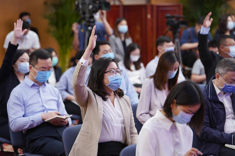 留学生航班接连被拒批，海外学子滞留当地，外