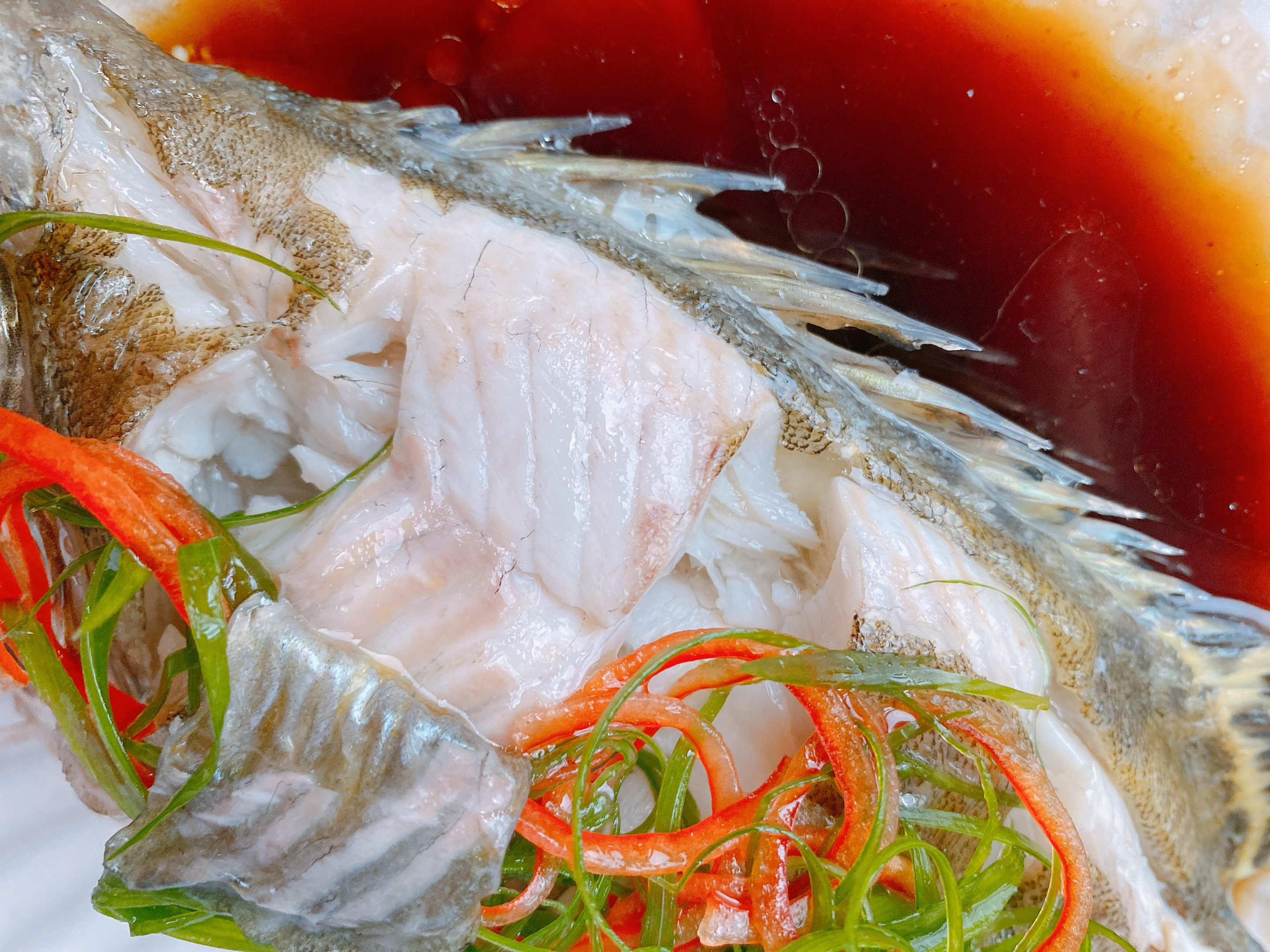 清蒸魚看似簡單，卻有不少技巧，3個要點1次掌握，魚肉鮮嫩不腥
