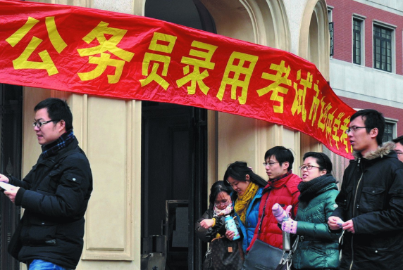 公務員和事業單位的區別，10年后的差距，網友感慨很現實