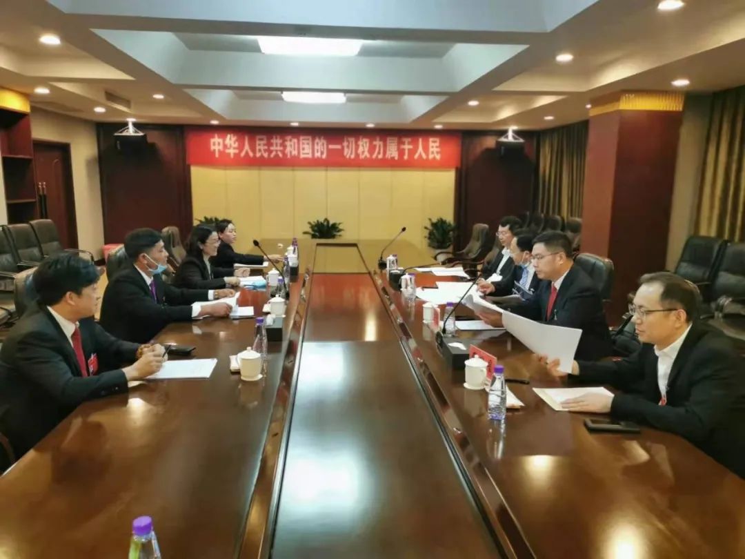 【图片新闻】市五届人大六次会议各代表团举行分组讨论