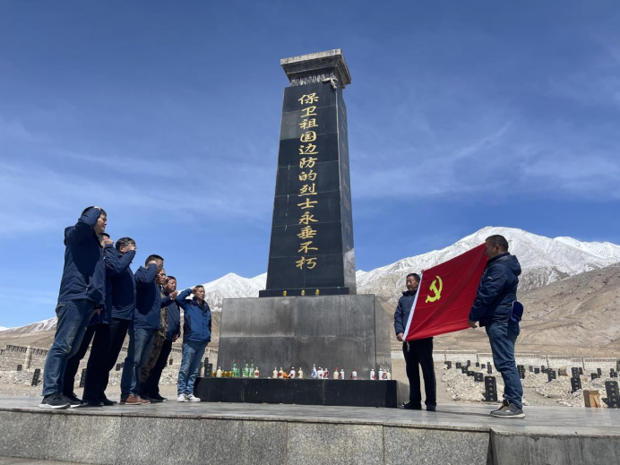 南京依維柯開(kāi)展服務(wù)邊防行活動(dòng)：翻山涉水越險(xiǎn)段，服務(wù)保障進(jìn)前哨