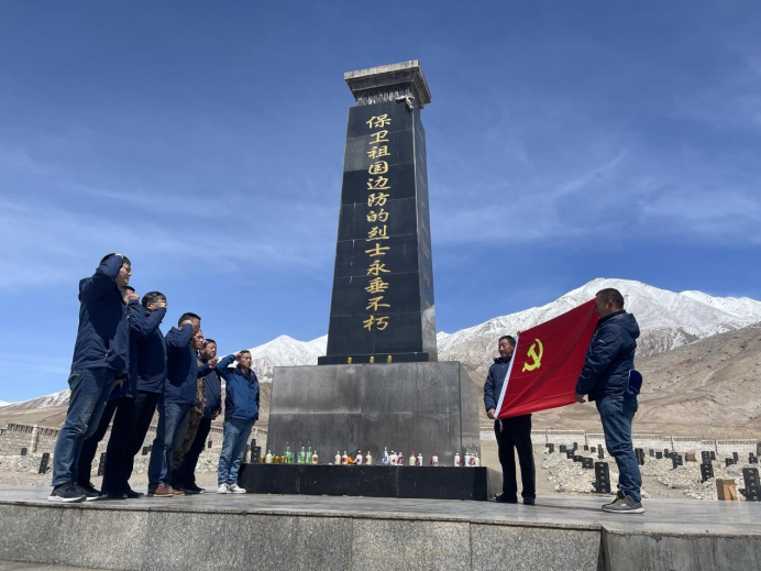 南京依維柯開展服務(wù)邊防行活動：翻山涉水越險(xiǎn)段，服務(wù)保障進(jìn)前哨