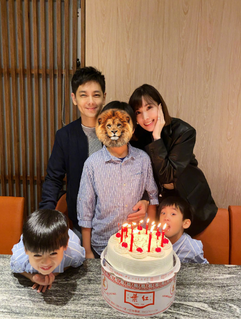 林志穎大兒子暴風抽高，11歲Kimi身高與爸爸只差一個手機