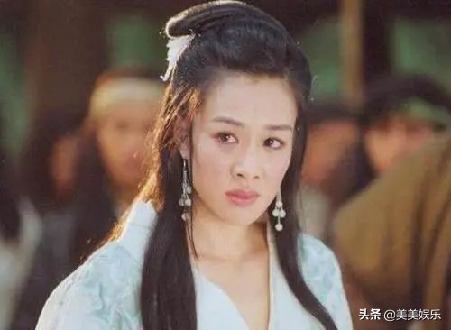 “人鱼公主”钟丽缇的坎坷感情：三婚两离，50岁仍为老公拼四胎