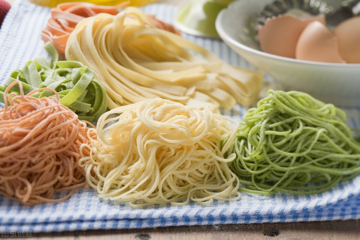 The same is noodles, buy dry noodles or wet noodles? The chef tells you