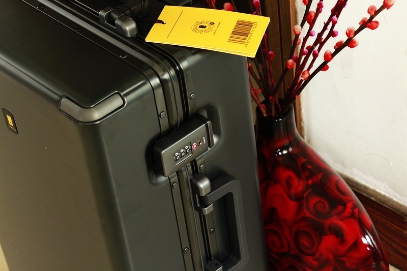 有你相伴 真好 地平线8号POWER系列行李箱