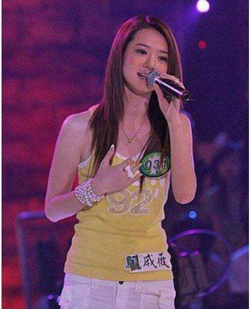 单亲家庭长大，出道14年，爱情事业双丰收｜戚薇