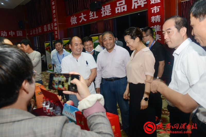 豐收合陽•最美秋色 合陽召開扶貧農(nóng)產(chǎn)品產(chǎn)銷對(duì)接會(huì)（組圖）
