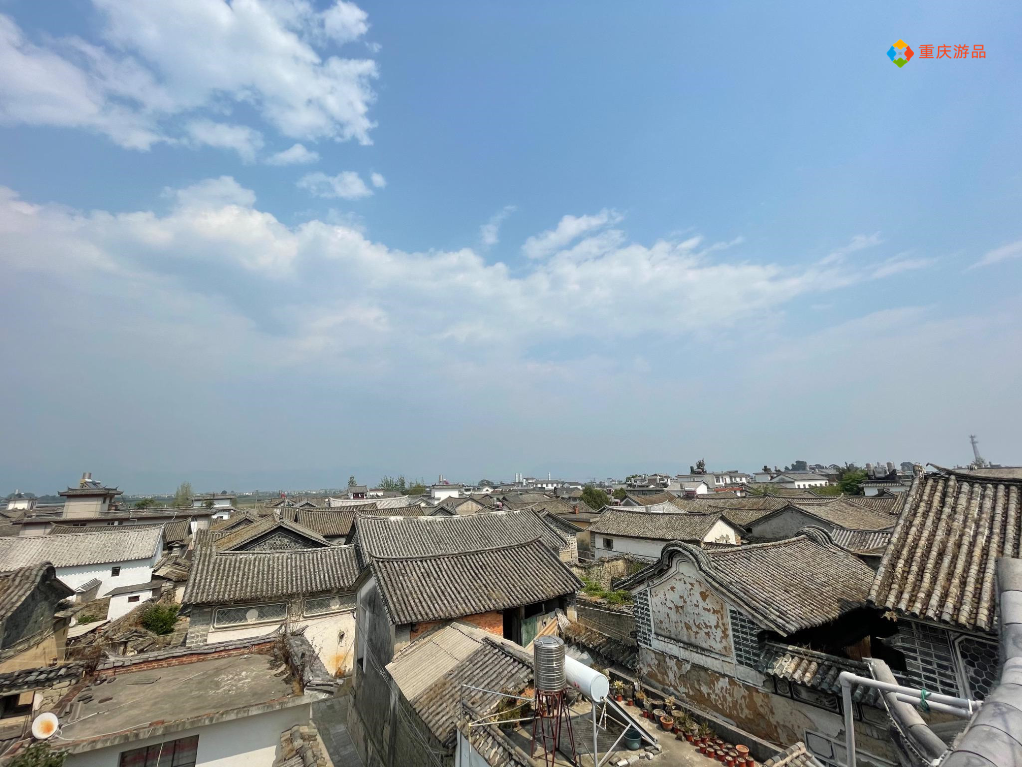 云南大理奇遇：重庆小夫妻遇上文创咖啡，满大街的超跑都是租的？
