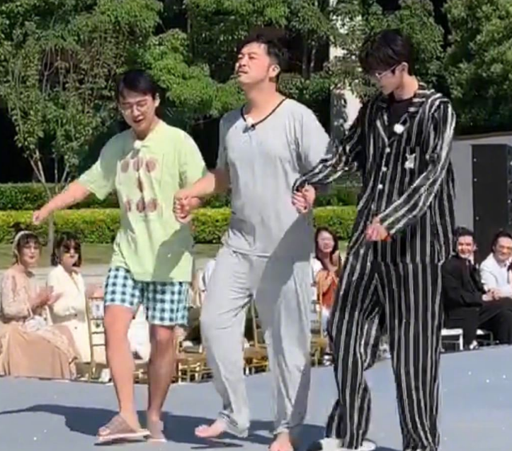 《奔跑吧》上演睡衣秀，蔡徐坤自我保护意识充