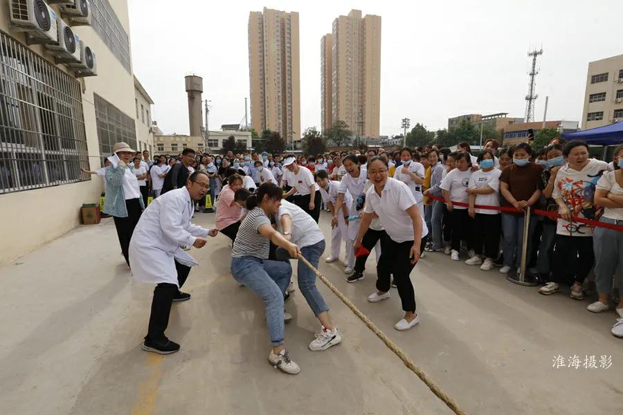 三原县医院庆祝“5.12”国际护士节拔河比赛