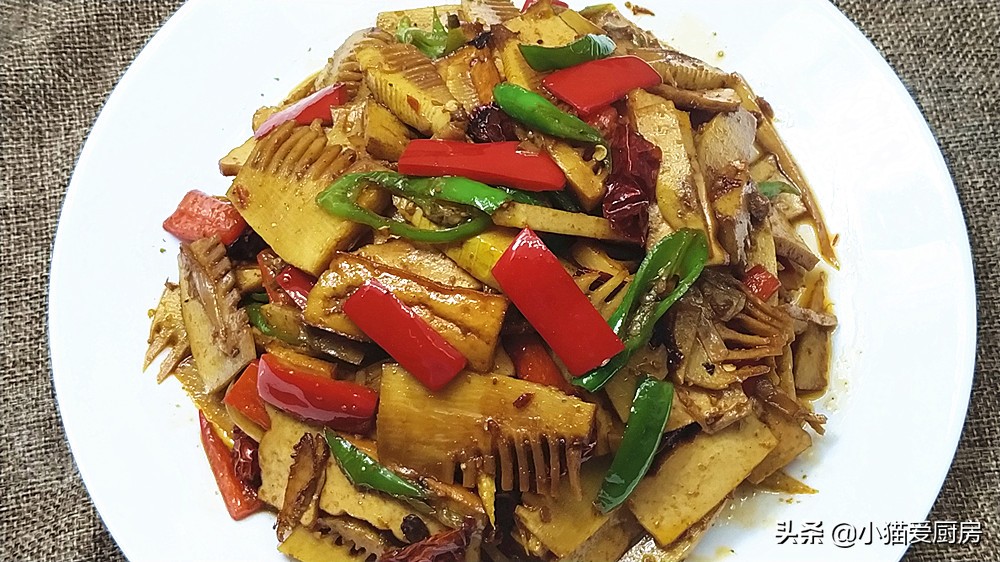 图片[1]-春笋炒豆干 一道不错的下酒菜 做法简单 鲜香味美 好吃不腻-起舞食谱网