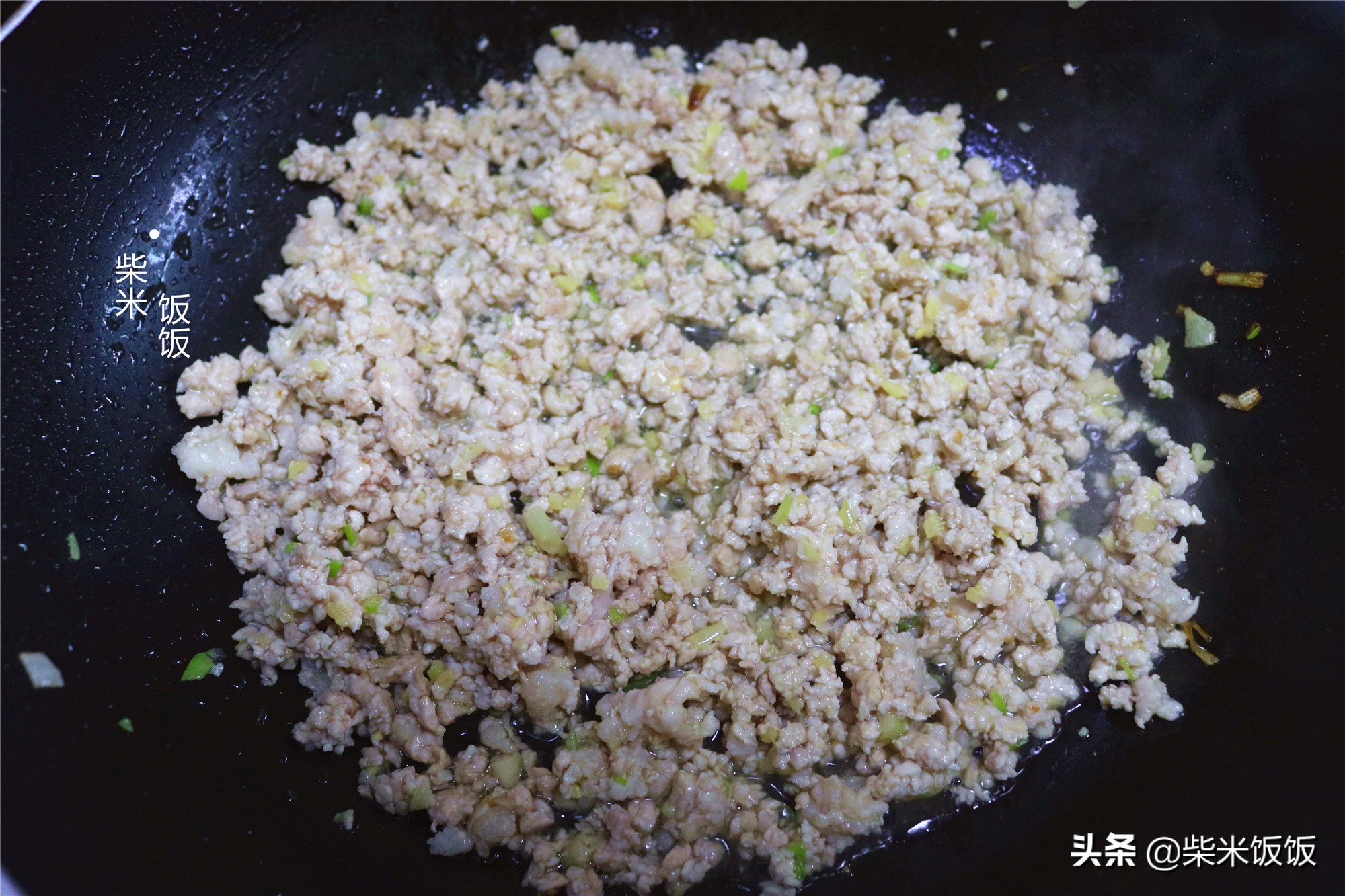 蘿蔔包子要好吃，換種方法來調餡，柔軟鮮香，美味又多汁