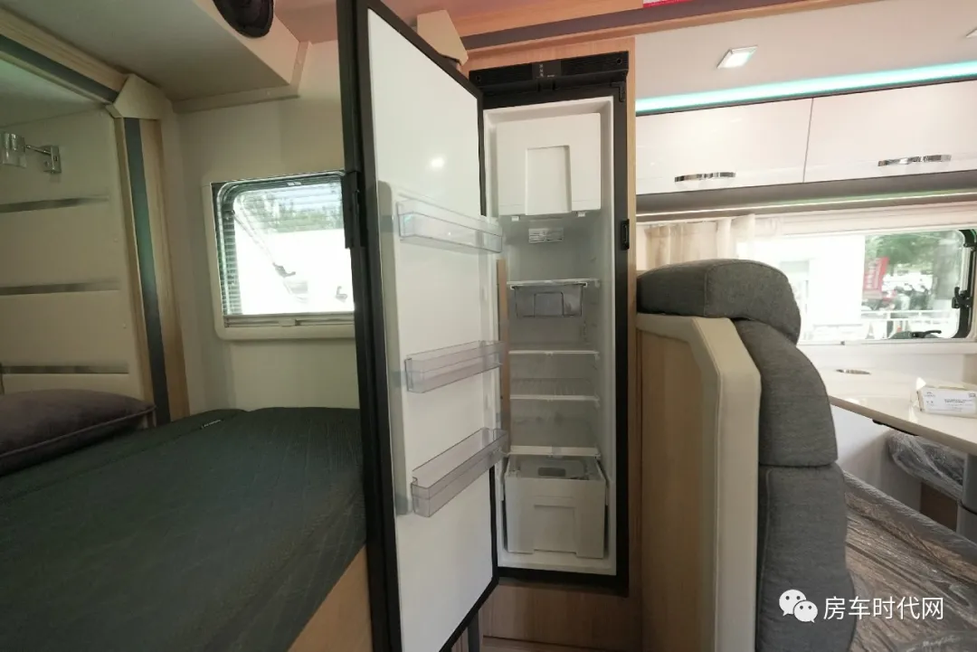 宇通C630 高颜值 真品质 进口依维柯底盘 精品双拓展