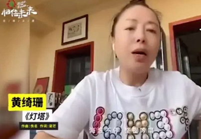 52岁黄绮珊近况曝光，被嘲像大妈，一代歌后迫于生计当服务员？