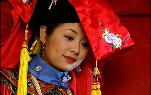 紫薇晴儿出嫁都是黑夜，连丫环身份的金锁也是