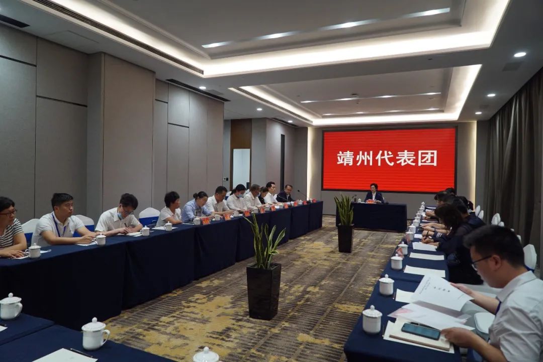 【图片新闻】市五届人大六次会议各代表团举行分组讨论