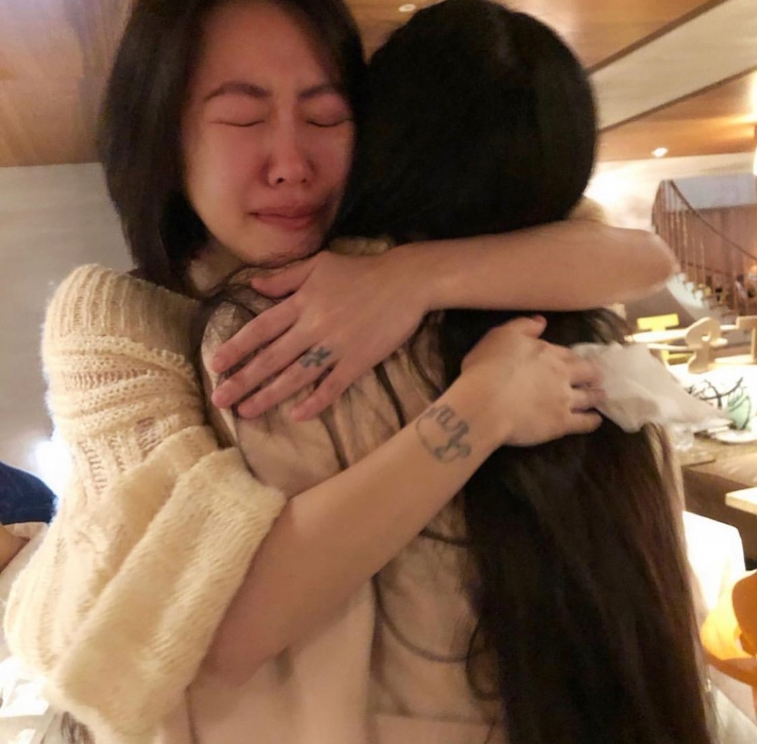 小s二女儿单独拍大片身材好，Lily笑容甜美曾被称为女版易烊千玺