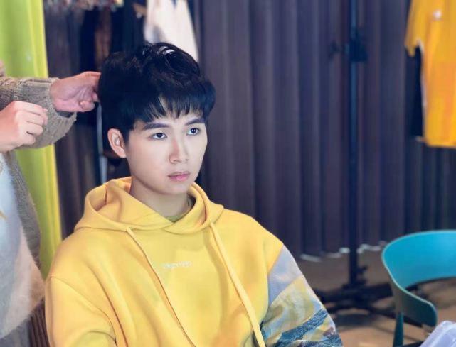 LGD of DYG sweep anything away is become gain the championship popular! Long sincere hair " the individual is dynamic " , 