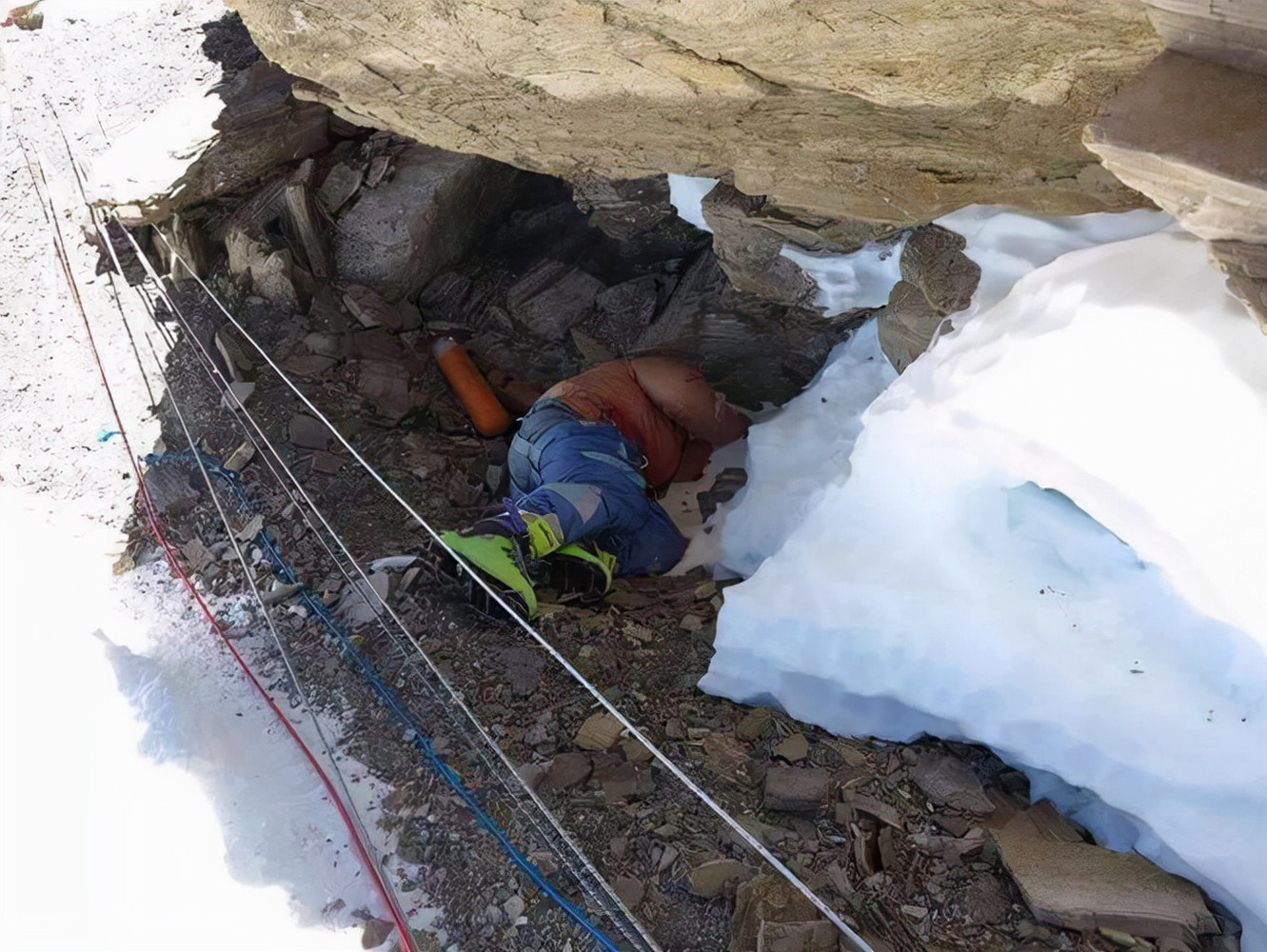 The "green Boots" That Have Been Lying On Mount Everest For 25 Years ...