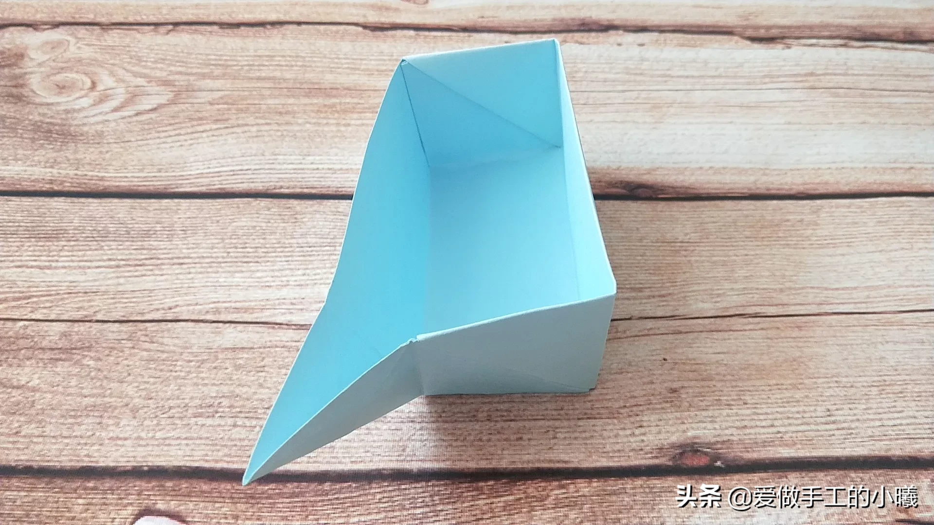 折纸教程：用卡纸折个收纳盒