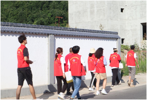 西安培华学院巾帼志愿服务队柞水普法进行时