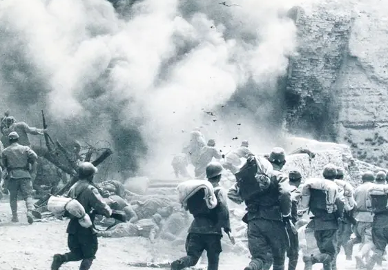 高速公路施工，意外挖出3000具军人遗骸，揭示一