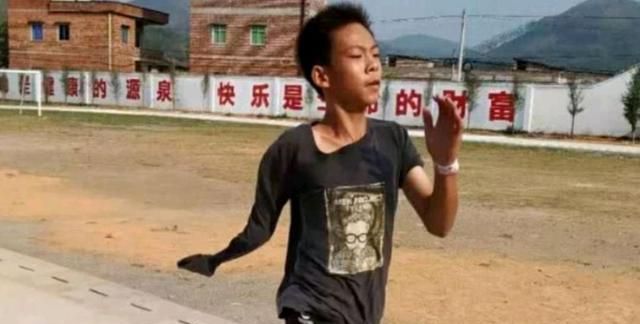 单臂男孩张嘉诚即将成年，他未来有机会升入广东一队吗？