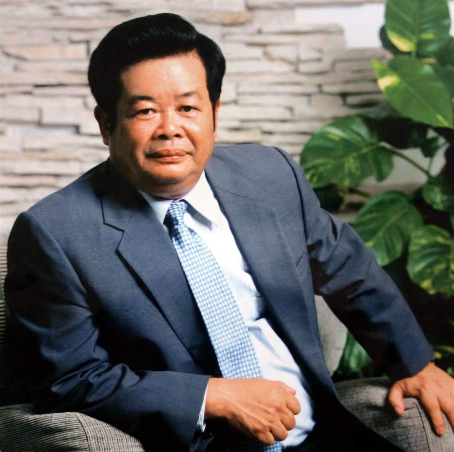 曹德旺背景有多强？白手起家是不存在的，父亲是上海滩商界大亨