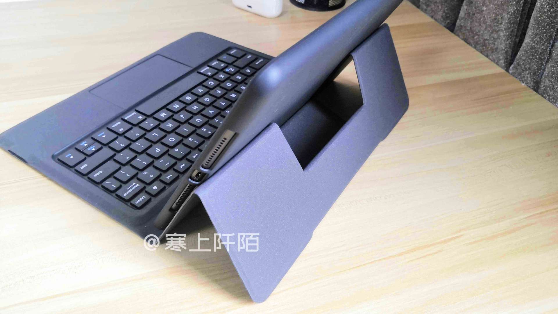 生产力“爆棚”：SMORSS无线蓝牙iPad键盘保护套