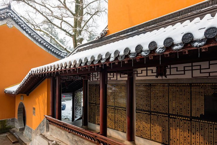 ������һ�����ߺ죬�˳�&ldquo;���µ�һ����&rdquo;�������ɮ���򿰱ȹʹ�