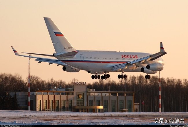 普京的“空军1号”飞机，总统嫌弃旧内饰改装，专机空姐啥样？