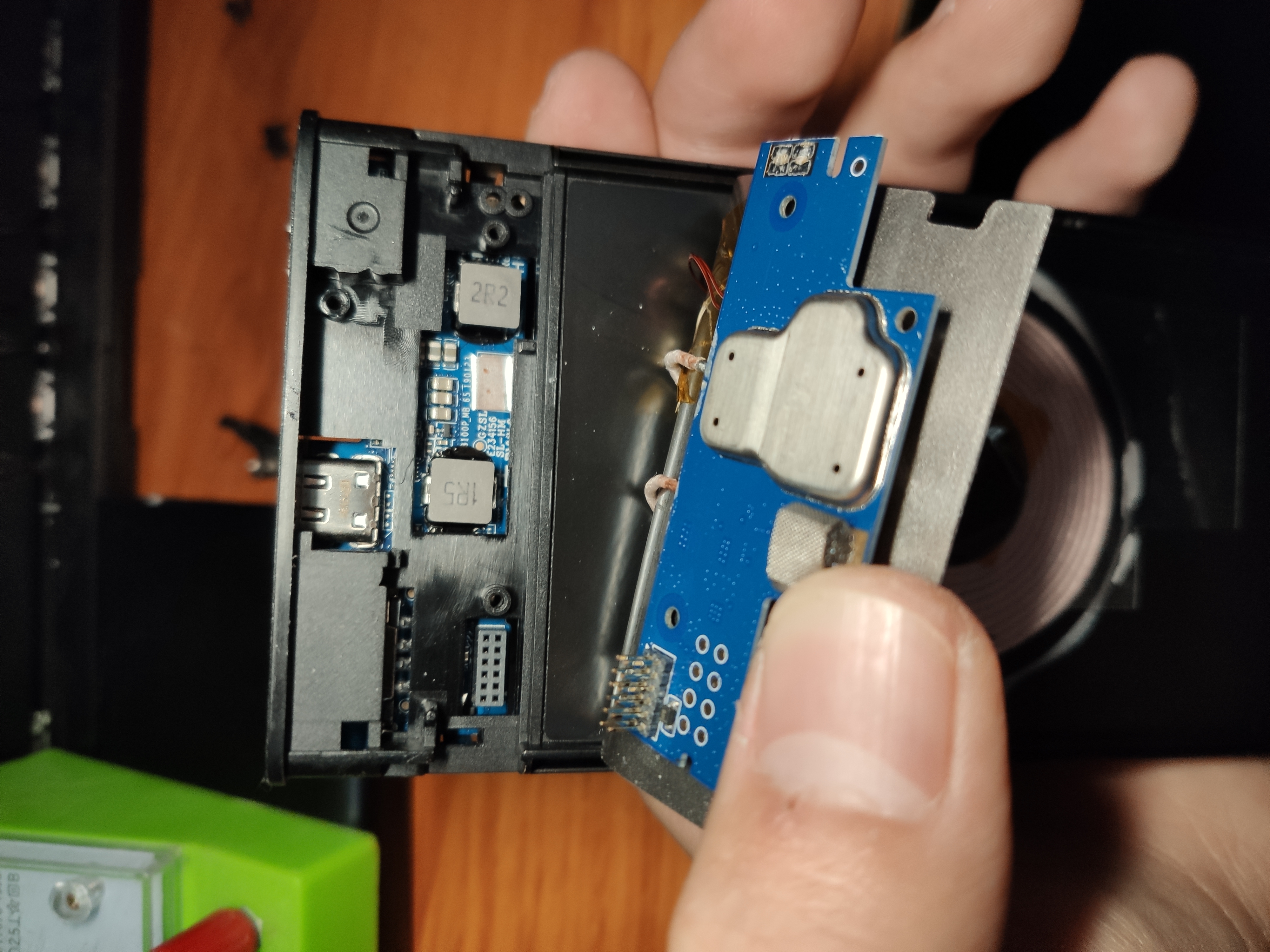 拆解小米無線充電寶