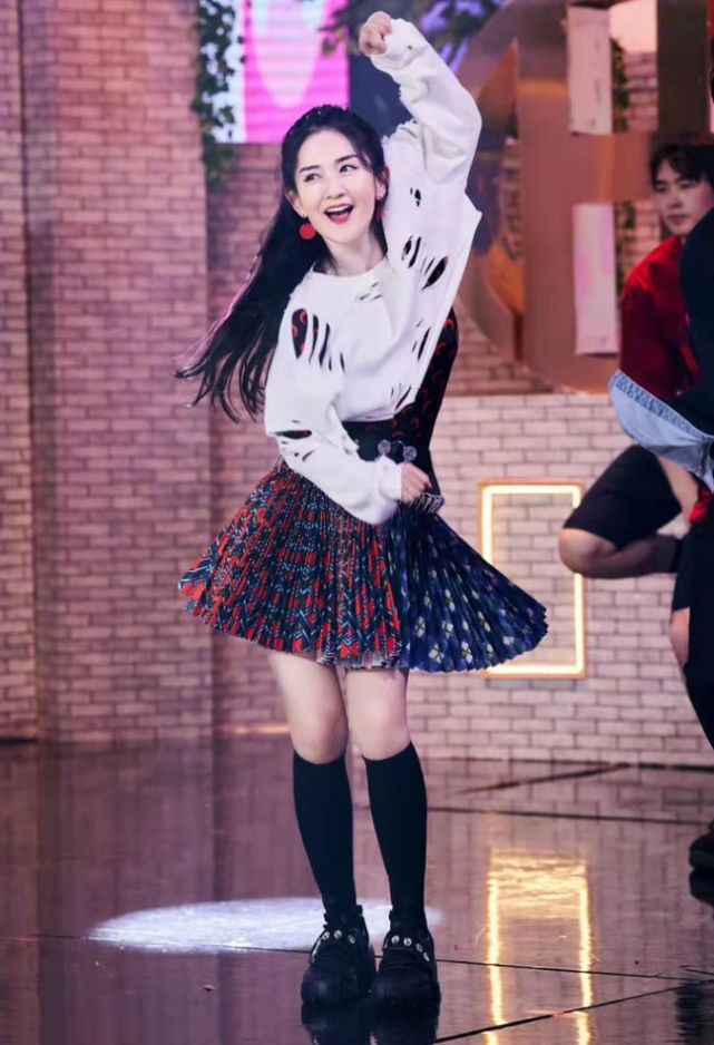 张杰夫妇结婚十周年太高调 晒情侣装甜过偶像剧 谢娜竟美回巅峰 明星娱乐 收录中国
