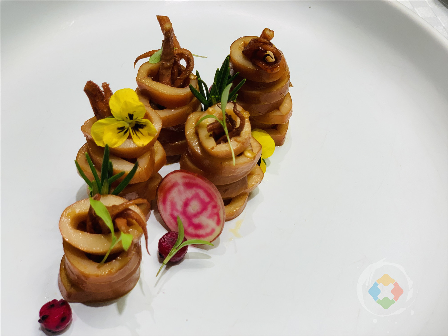 重庆江边最浪漫的餐厅，仿佛置身海底世界，超大型鲨鱼近在眼前