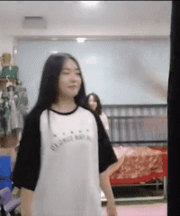 爆笑的动图图片：为了拍段子，也太豁出去了！
