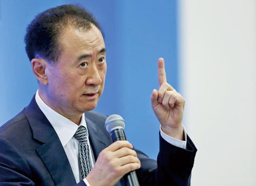 年轻人不要只想当明星，王健林坦言：女明星只是比较有钱的普通人