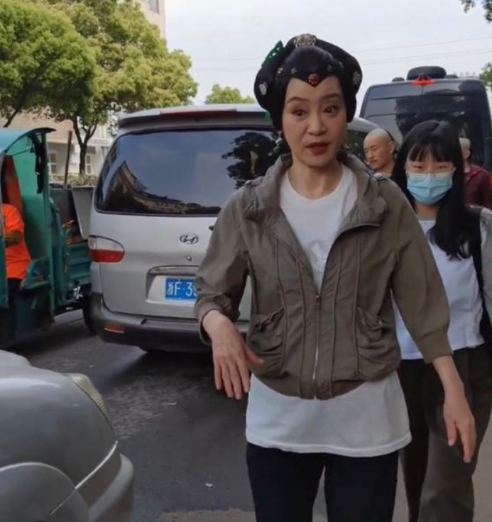 容貌出众，60岁却不生孩子的6位女星，杨丽萍为